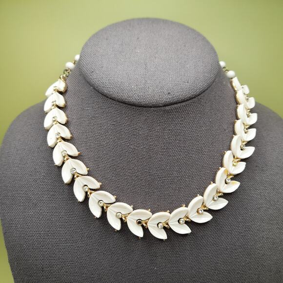 Vintage White Lucite Choker Necklace, Gold Tone, 1950s, 15 1/2 Inches - Picture 2 of 12
